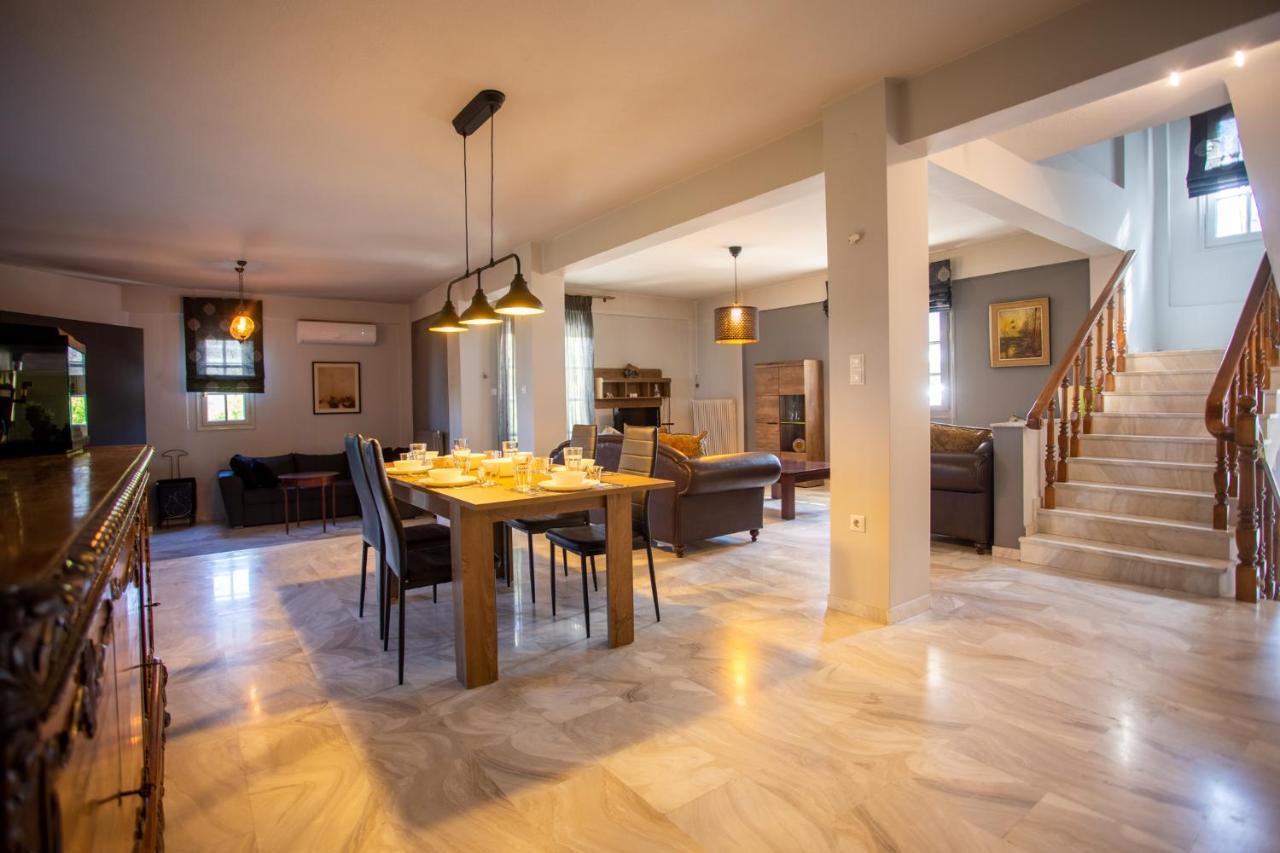 Τraditional Fully Detached Villa On A Luxurious Hillock Of Thessaloniki With Its Own Garden Also For Family & Wedding Gatherings For 10 To 25 People Only 15 Minutes From Airport Exterior foto