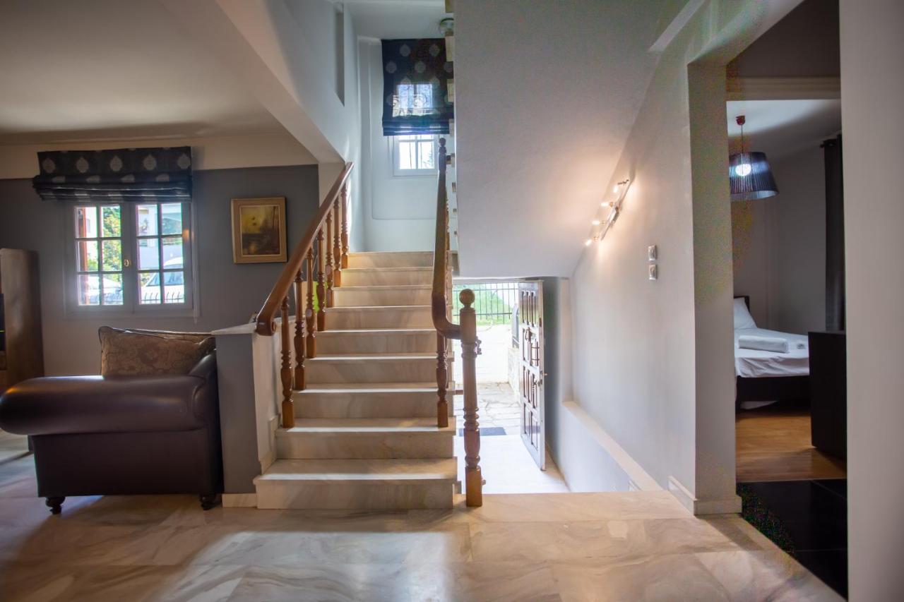 Τraditional Fully Detached Villa On A Luxurious Hillock Of Thessaloniki With Its Own Garden Also For Family & Wedding Gatherings For 10 To 25 People Only 15 Minutes From Airport Exterior foto