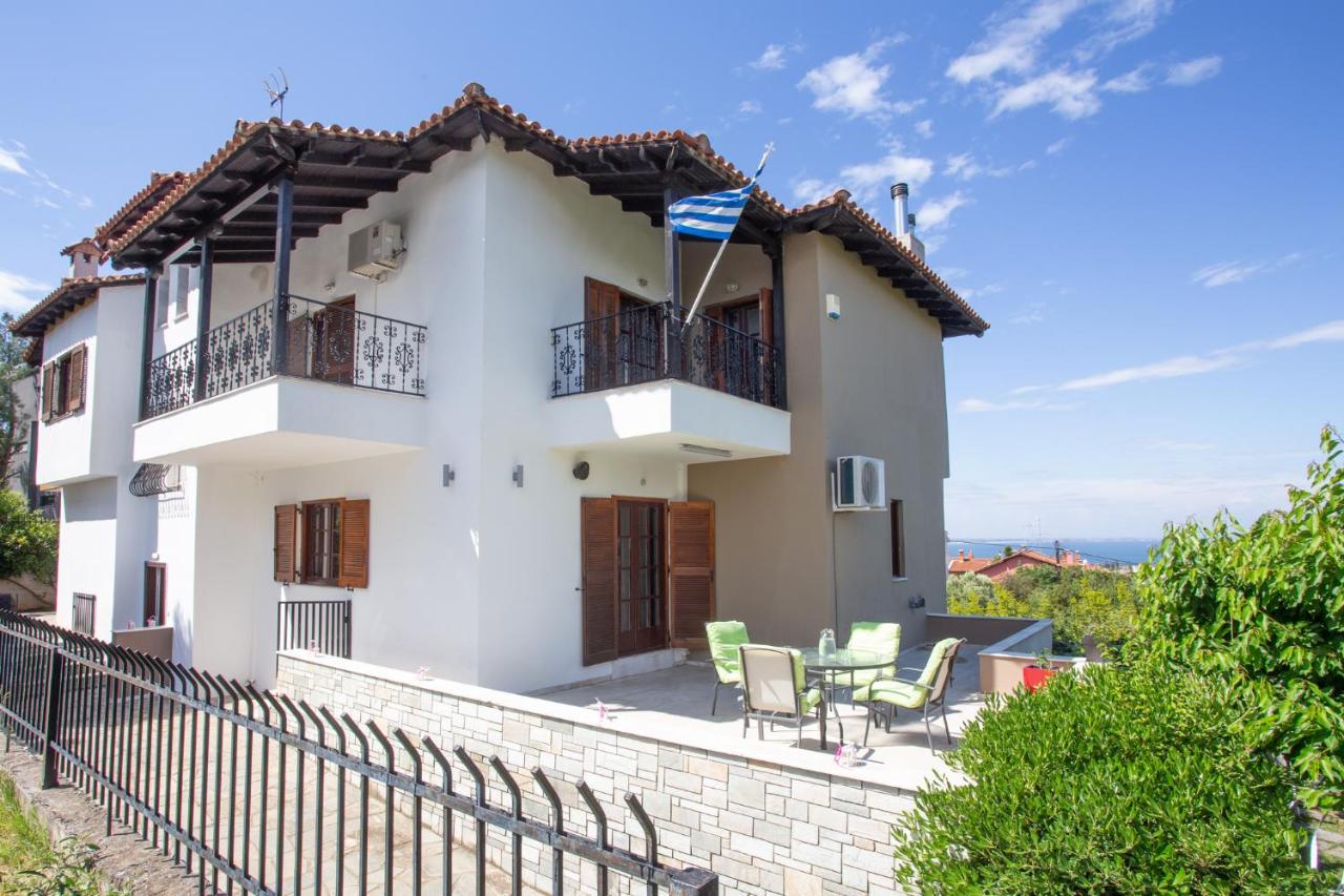 Τraditional Fully Detached Villa On A Luxurious Hillock Of Thessaloniki With Its Own Garden Also For Family & Wedding Gatherings For 10 To 25 People Only 15 Minutes From Airport Exterior foto