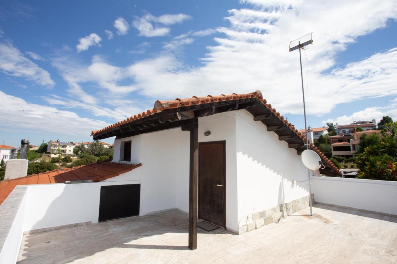 Τraditional Fully Detached Villa On A Luxurious Hillock Of Thessaloniki With Its Own Garden Also For Family & Wedding Gatherings For 10 To 25 People Only 15 Minutes From Airport Exterior foto