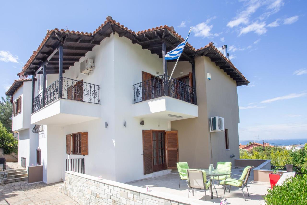 Τraditional Fully Detached Villa On A Luxurious Hillock Of Thessaloniki With Its Own Garden Also For Family & Wedding Gatherings For 10 To 25 People Only 15 Minutes From Airport Exterior foto