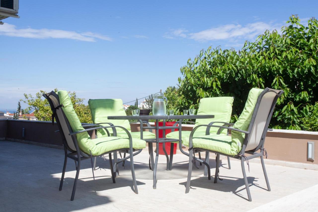 Τraditional Fully Detached Villa On A Luxurious Hillock Of Thessaloniki With Its Own Garden Also For Family & Wedding Gatherings For 10 To 25 People Only 15 Minutes From Airport Exterior foto