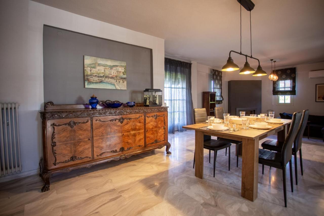 Τraditional Fully Detached Villa On A Luxurious Hillock Of Thessaloniki With Its Own Garden Also For Family & Wedding Gatherings For 10 To 25 People Only 15 Minutes From Airport Exterior foto