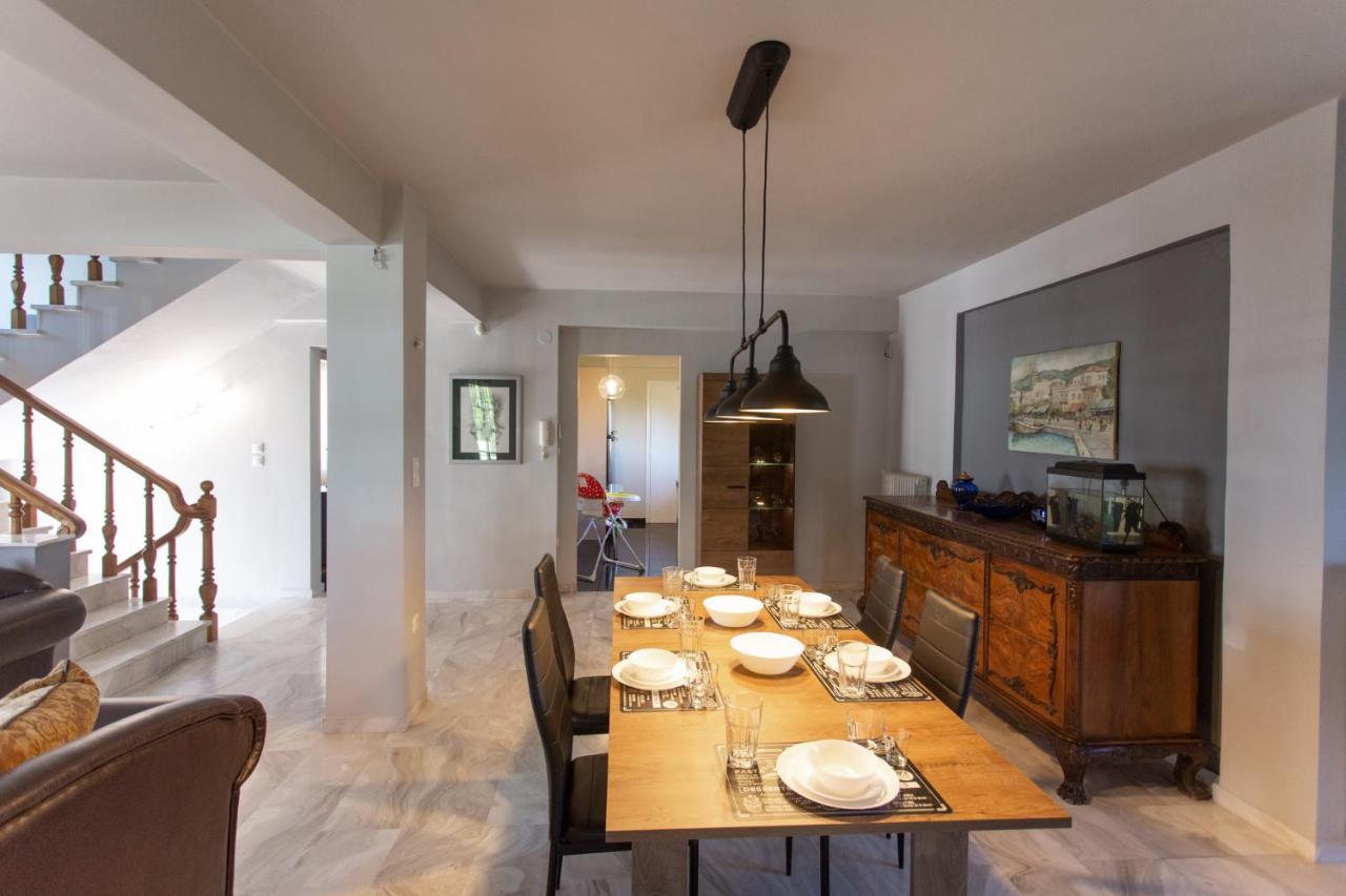Τraditional Fully Detached Villa On A Luxurious Hillock Of Thessaloniki With Its Own Garden Also For Family & Wedding Gatherings For 10 To 25 People Only 15 Minutes From Airport Exterior foto